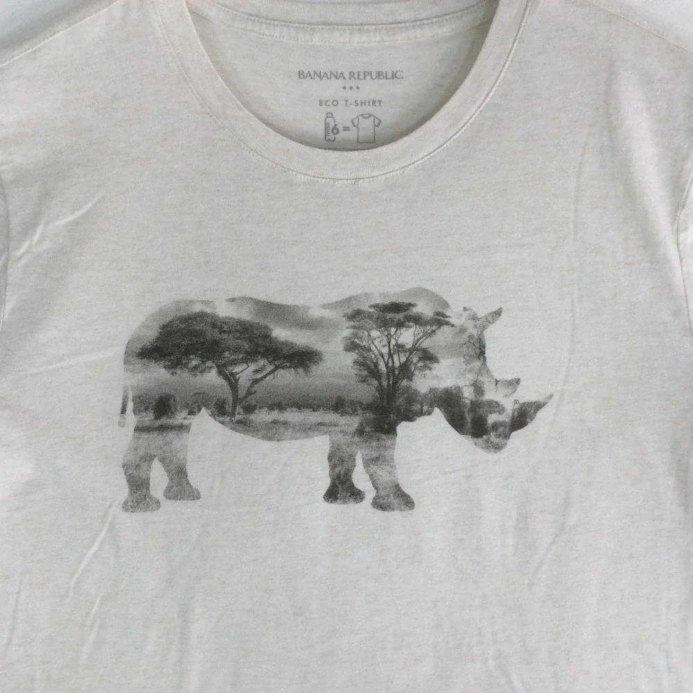 Banana Republic Mens Eco T-Shirt Rhino Graphic Savanna Cream Large Tall L TALL